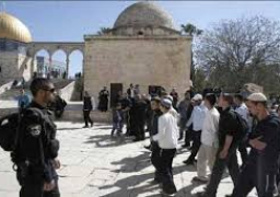 عشرات المستوطنين يقتحمون الأقصى وسط حراسة من شرطة الاحتلال الإسرائيلي