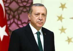 أردوغان يندد بـ”حرب اقتصادية” على بلاده مع انهيار الليرة