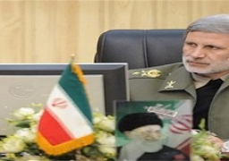 إيران تكشف عن صاروخ بالستي جديد قصير المدى