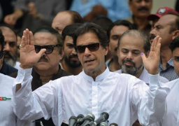 البرلمان الباكستاني ينتخب بطل الكريكت السابق عمران خان رئيساً للوزراء