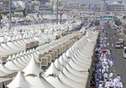 ضيوف الرحمن ينتهون من رمى الجمرات ويودعون منى