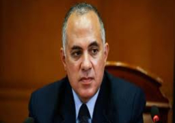 وزير الري يتلقى تقريرا حول أخر مستجدات مشروع قناطر ديروط الجديدة
