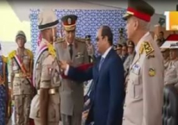 الرئيس السيسى يكرم أوائل “الصف المتطوعين” ويمنحهم نوط الواجب العسكرى