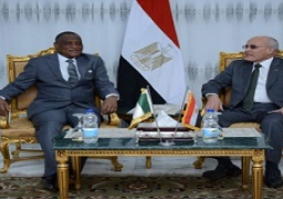 العصار يبحث مع وزير الدفاع النيجيري سبل التعاون المشترك