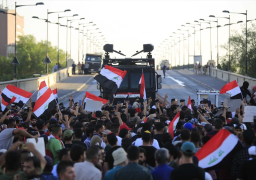 القوات العراقية تقطع الطرق المؤدية إلى ساحة التحرير وسط بغداد
