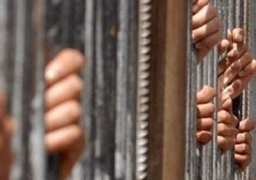 تجديد حبس ضابط شرطة 15 يوما على ذمة تحقيقات رشوة رئيس الجمارك