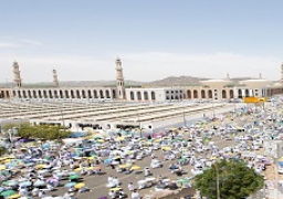 جموع حجاج بيت الله تستقر على صعيد عرفات