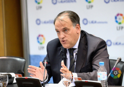 رئيس رابطة “اليجا” يدافع عن قرار اللعب في أمريكا