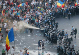 إصابة 440 شخصا بينهم 24 من عناصر الشرطة خلال احتجاجات مناهضة للحكومة في رومانيا