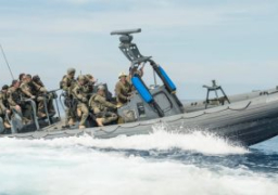 زوارق إسرائيلية تستهدف مراكب الصيادين الفلسطينيين