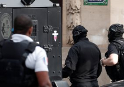 الشرطة الفرنسية تعلن مقتل منفذ هجوم حادث الطعن بباريس