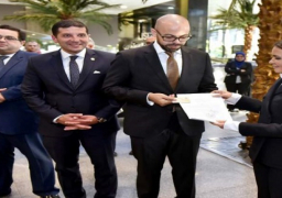 وزيرة الاستثمار تسلم أوراق تأسيس أول شركة بنظام الشخص الواحد بمركز خدمات المستثمرين