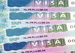 وزير القوى العاملة يحذر المصريين من تأشيرة الإقامة الحرة بلبنان