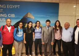 بالصور … وزير الشباب والرياضة يستقبل منتخب مصر لسيدات الاسكواش بمطار القاهرة