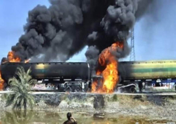 مقتل ما لا يقل عن 35 شخصا في انفجار شاحنة وقود في نيجيريا