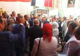 رئيس الوزراء يحاور المرضى بوحدة الغسيل الكلوي بمستشفى أسيوط الجامعى ويشيد بالخدمات المقدمة لهم