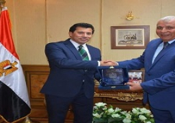 وزير الشباب والرياضة يلتقي محافظ الوادي الجديد