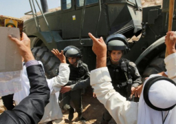 الاحتلال الإسرائيلي يغلق مدخل الخان الأحمر ويمنع الفلسطينيين من أداء صلاة الجمعة