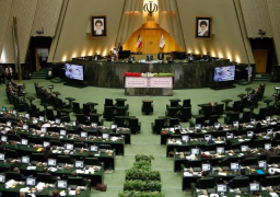 إيران .. البرلمان يلزم الحكومة بتأمين السلع الأساسية بأسعار مخفّضة