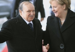 الرئيس الجزائري يستقبل اليوم المستشارة الألمانية لتقييم العلاقات الاقتصادية بين البلدين وتعزيز التعاون.