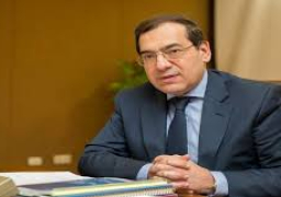 وزير البترول يؤكد أهمية الإسراع في مد شبكات الغاز الطبيعي للمنازل في المحافظات