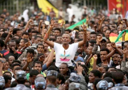 آلاف الإثيوبيين يخرجون لاستقبال زعماء “جبهة الأورومو” العائدين