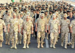 وزير الدفاع يشارك رجال التدخل السريع تنفيذ طابور سير ويتابع التدريب