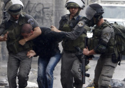 الاحتلال يعتقل 9 فلسطينيين ويصيب العشرات بالضفة