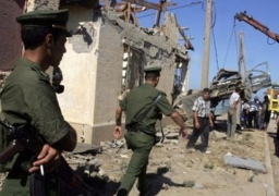 الجيش الجزائري يدمر قنبلتين ويوقف 12 مهاجرا غير شرعي