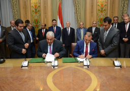 بالصور … العصار ونقيب المحامين يشهدان توقيع عقد اتفاق بين احدي شركات الإنتاج الحربي والنقابة