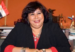 وزيرة الثقافة تكرم اليوم فريق عمل مسرح المواجهة والتجوال