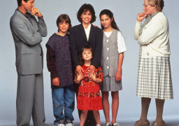 بعد 25 عاما.. لم شمل أبطال الفيلم الكوميدى “السيدة داوتفاير”