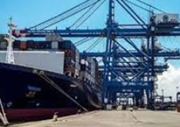 تداول 28 سفينة حاويات وبضائع عامة بموانيء بورسعيد