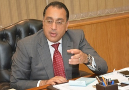 رئيس الوزراء: الحكومة حريصة على قنوات تواصل مع المواطنين لاستقبال شكاوى القمامة