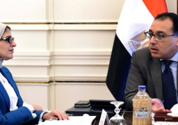 مدبولي يتابع مع وزيرة الصحة تنفيذ تكليفات الرئيس السيسي للارتقاء بجودة خدمات المنظومة الصحية
