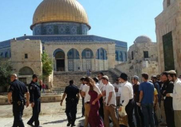 مستوطنون يقتحمون المسجد الأقصى .. والاحتلال يعتدى على المصلين ويعتقل 5