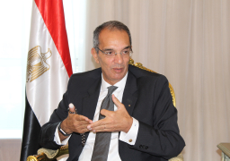 وزير الاتصالات: نتعاون مع البنك المركزي لإصدار كارت المدفوعات الذكي