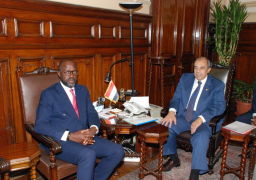 وزير الزراعة يبحث مع وزير المياه الإيفواري سبل التعاون المشترك