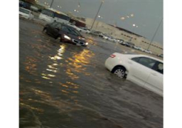 الحكومة الكويتية تقرر تعطيل العمل والدراسة اليوم بسبب الطقس السيئ