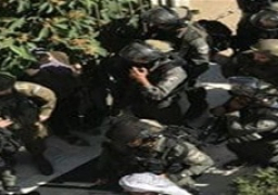 الشرطة الإسرائيلية تقتحم مقر وزارة شؤون القدس بالضفة الغربية