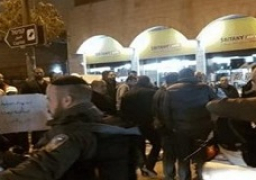 الاحتلال الإسرائيلي يعتقل عددا من النشطاء في وقفة تضامنية بالقدس