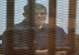 تأجيل إعادة محاكمة محمد مرسي في قضية التخابر إلى 25 نوفمبر الجاري