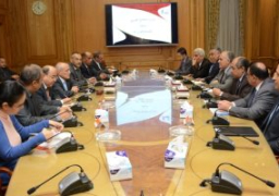 وزراء الإنتاج الحربى والرى والزراعة يناقشون سبل تعميم نظم الرى الحديث