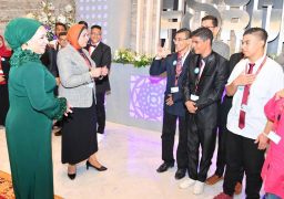 بالصور.. قرينة الرئيس تلتقي بطلاب مدرسة الأمل للصم والبكم