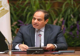 الرئيس السيسى يجتمع مع رئيس الوزراء ووزيرة التخطيط ورئيس المخابرات العامة .