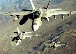 مقتل 8 من عناصر الشرطة و7 من مسلحي طالبان في اشتباكات وغارة أمريكية في غرب أفغانستان