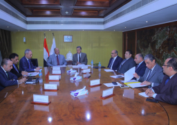 وزير النقل يبحث مع محافظ القاهرة إزالة المخلفات من خطوط السكك الحديدية