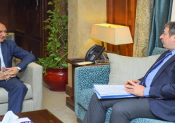 وزير التجارة والصناعة يبحث مع شركة تركية توسيع استثماراتها فى السوق المصرى