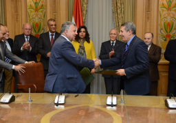 العصار ومحافظ دمياط يشهدان توقيع بروتوكول إنشاء مدينة متكاملة للأثاث