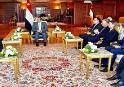 استقبل السيد الرئيس عبد الفتاح السيسي اليوم السيد جين ليكون، رئيس البنك الآسيوي للاستثمار في البنية التحتية، وذلك بحضور السادة رئيس مجلس الوزراء ووزير الخارجية ووزيرة الاستثمار والتعاون الدولي.